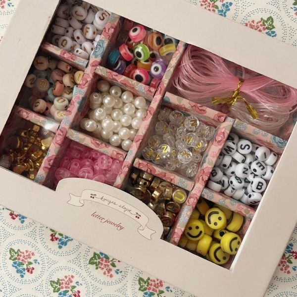 Hovedbilde Konges Sløjd - Smykkesett DIY Perler ABC